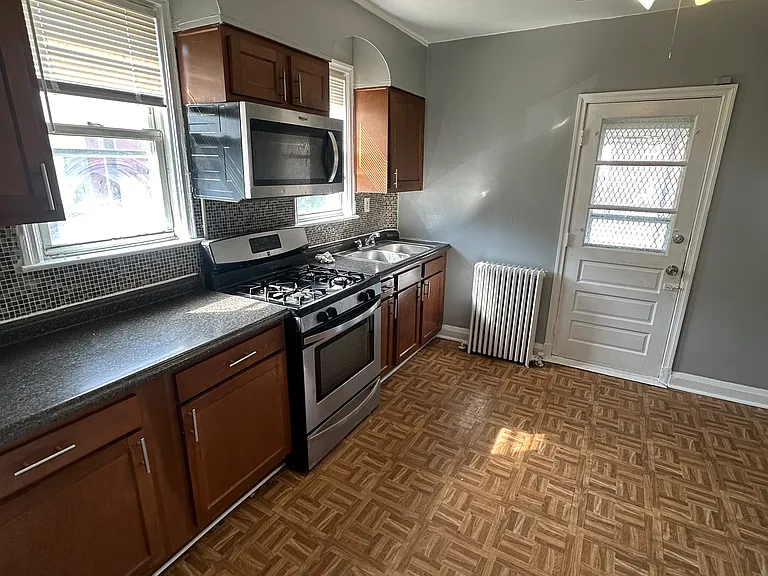 1300 Kenhill Ave — Photo 4