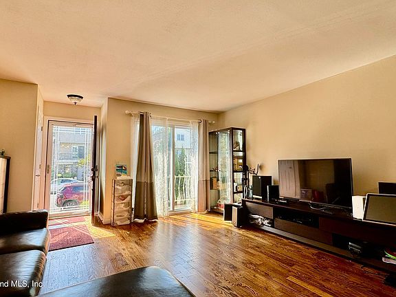 3rd image of 84 Bogota St