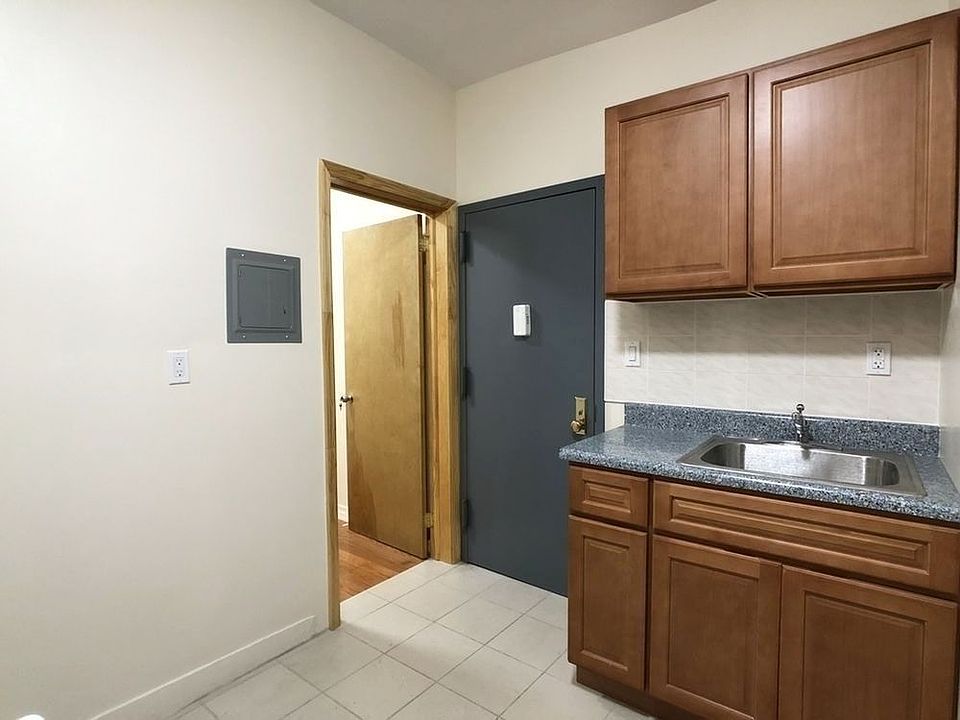 2nd image of 73 Eldridge St APT 4