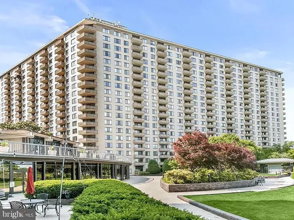 5225 Pooks Hill Rd APT 715N, Bethesda, MD 20814