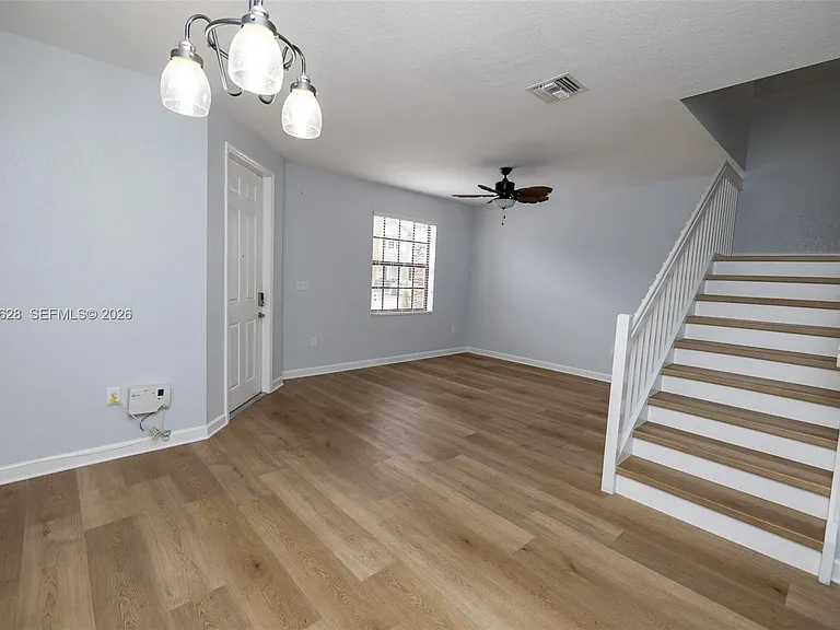 3213 SE 6th St — Photo 5