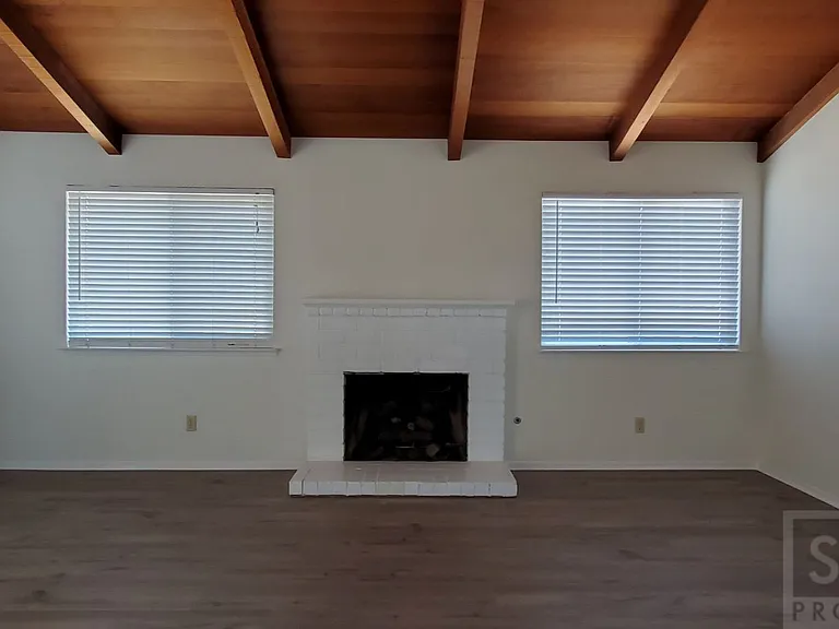 812 Emerald Ct — Photo 10