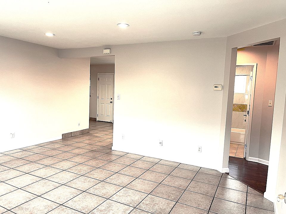 1st image of 105 Eastwood Ct #1