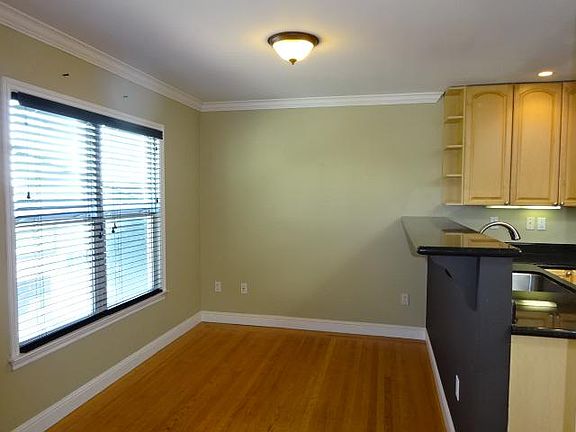 Eat-in kitchen