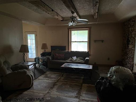 3rd image of 336 Mountaineer Rd