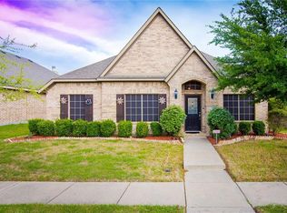 220 Happy Ln, Red Oak, TX 75154