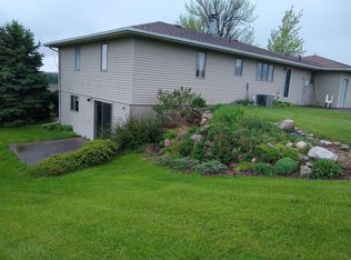 9900 W Cemetery Rd, Fairfax, IA 52228