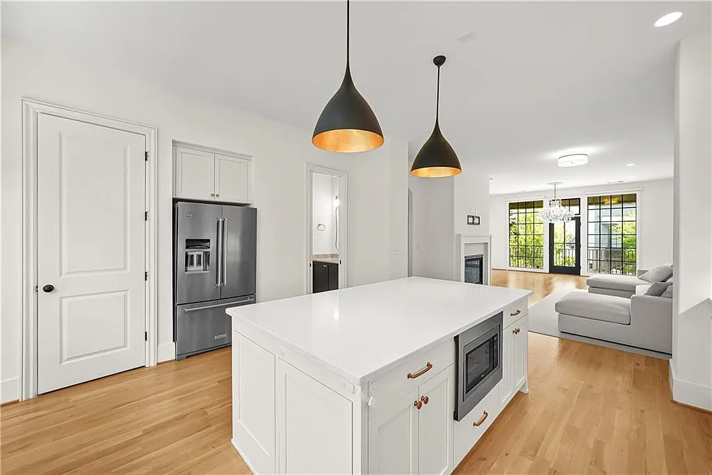 4 bed, 3.5 bath, 2112 sqft, $3,595 — Photo 4