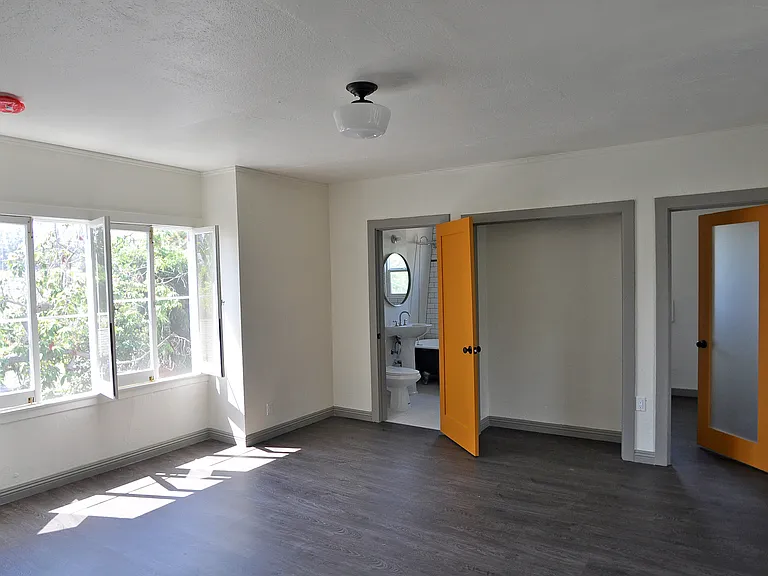 5406 Buchanan St — Photo 3