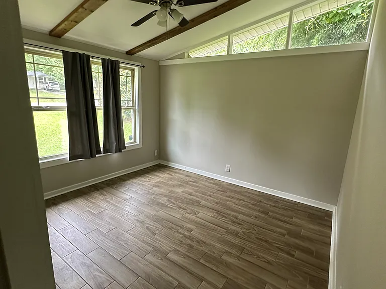 114 Robinhood Dr — Photo 9