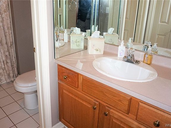 5th image of 4 Brookfield Ln Unit 3