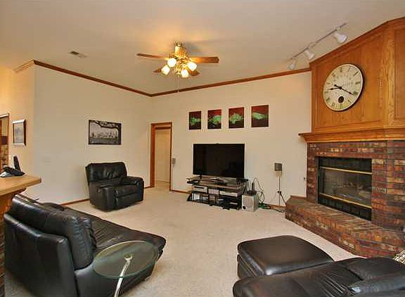 5th image of 1008 SW 127th Pl