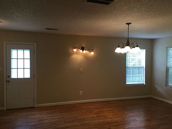 4th image of 4717 Titus Ct