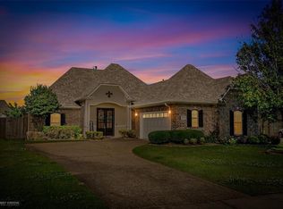 528 Half Moon Ln, Bossier City, LA 71111