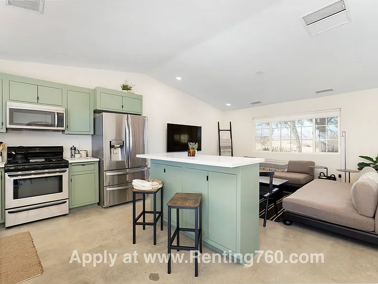 321 N Bonita Ave — Photo 8