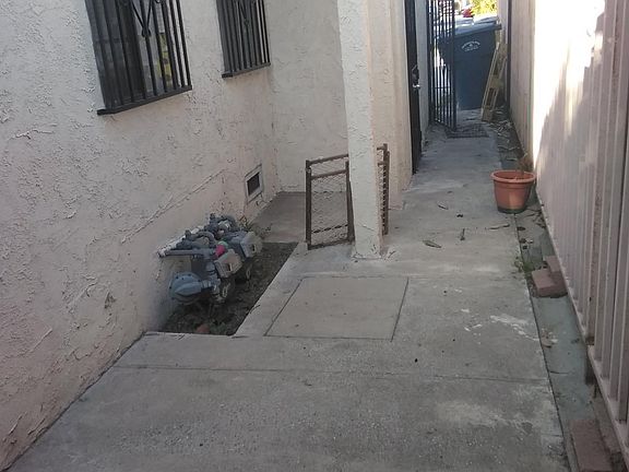 3rd image of 2922 1/2 Santa Ana St