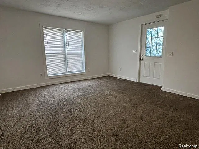 2 bed, 1.0 bath, 800 sqft, $995 — Photo 3