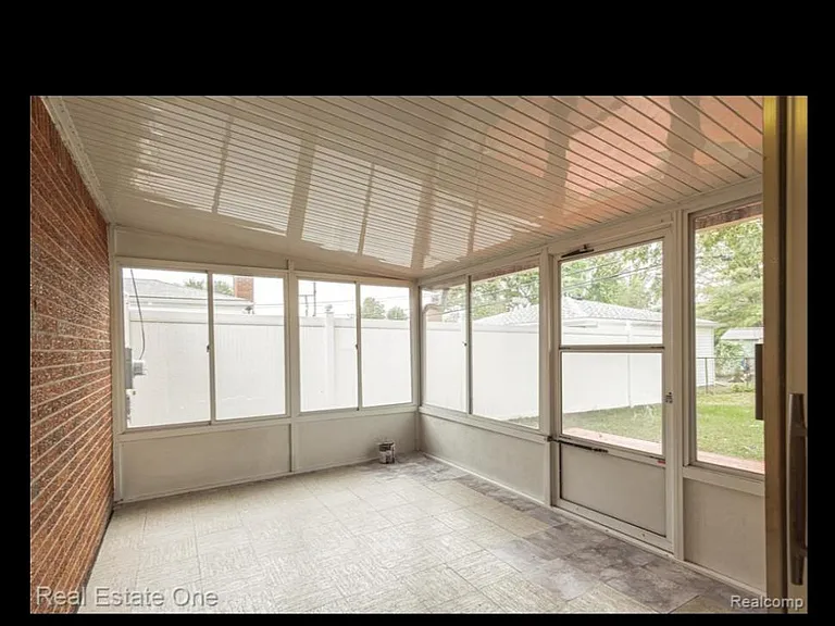 29735 Boewe Dr — Photo 10