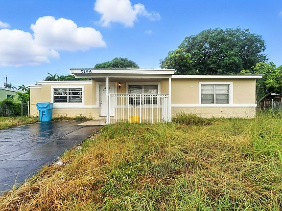 3rd image of 3196 N Seacrest Boulevard