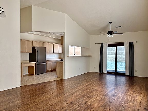 3rd image of 6900 Rancho Vista Pl NE