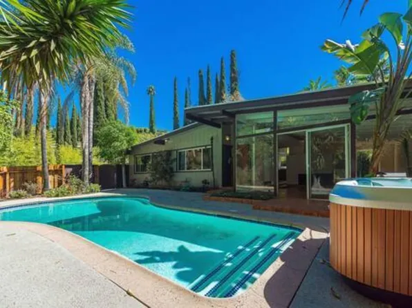 8090 Mulholland Dr, Los Angeles, CA 90046