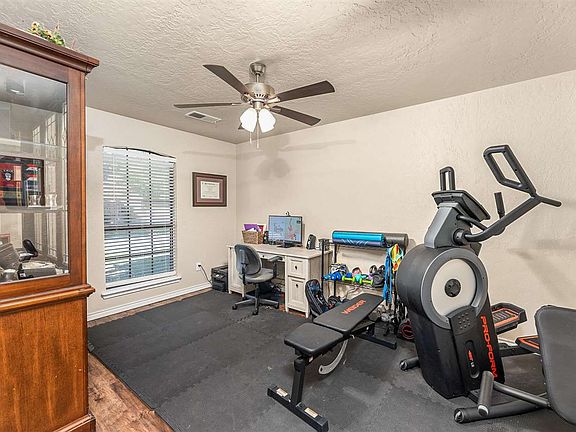 4th image of 3115 NE Colonial Dr