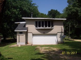 5100 Phillips Dr, Freeport, IL 61032