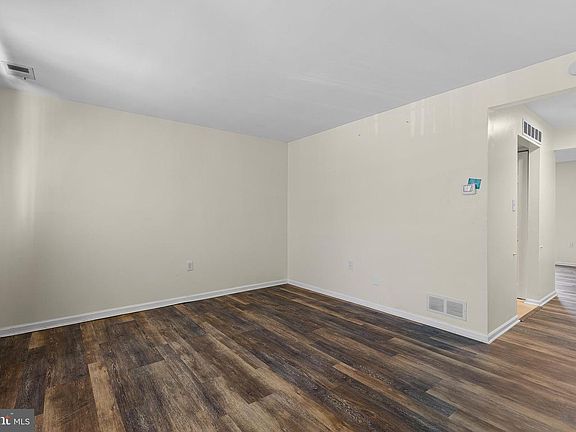 4th image of 62 Ethan Allen Ct