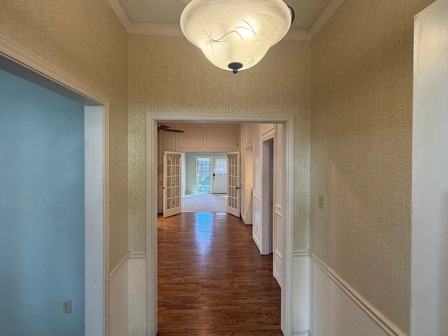 4 bed, 2.5 bath, 2208 sqft, $4,900 — Photo 3