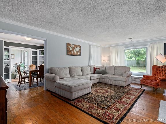 5th image of 542 E 16th St