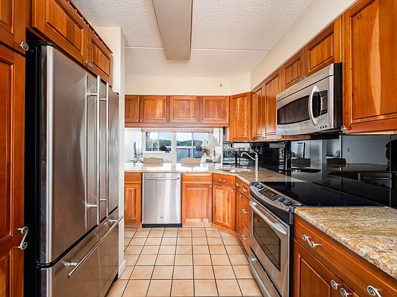 5th image of 4 Marina Dr APT Q3