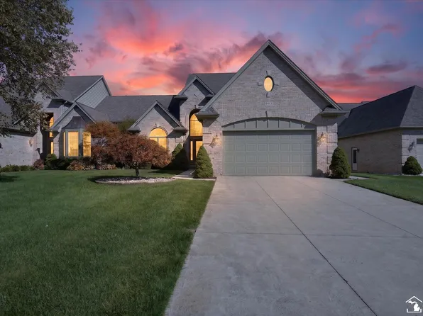 945 Saint James Park Ave, Monroe, MI 48161
