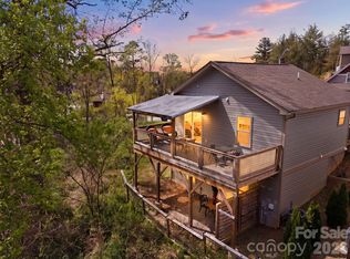 5 Lillie Farm Ln, Weaverville, NC 28787