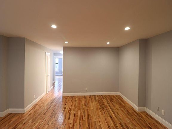 2nd image of 950 Bronx Park S