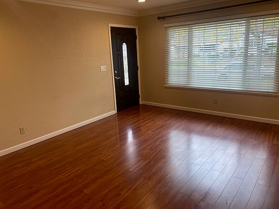 5th image of 679 Torreya Ave