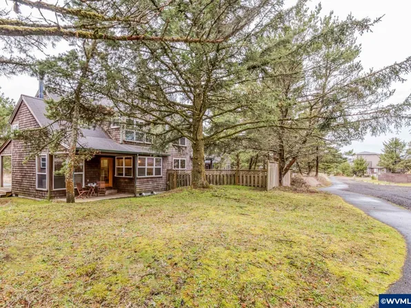 5835 Barefoot Ln, Pacific City, OR 97135