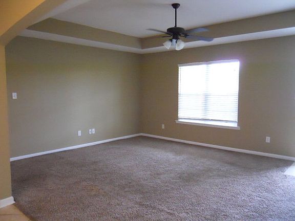 5th image of 5669 Sacramento St