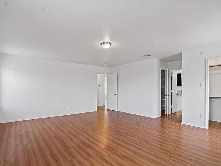 1665 Princess Ln — Photo 12