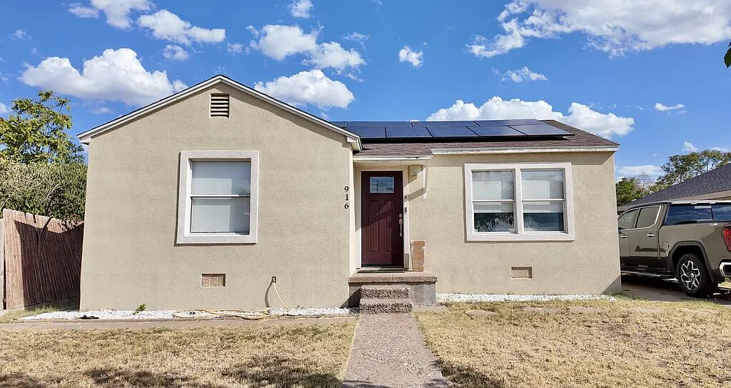 3 bed, 1.0 bath, 1043 sqft, $1,500 — Photo 3