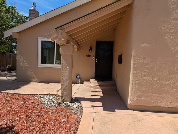 3rd image of 313 Oakberry Way