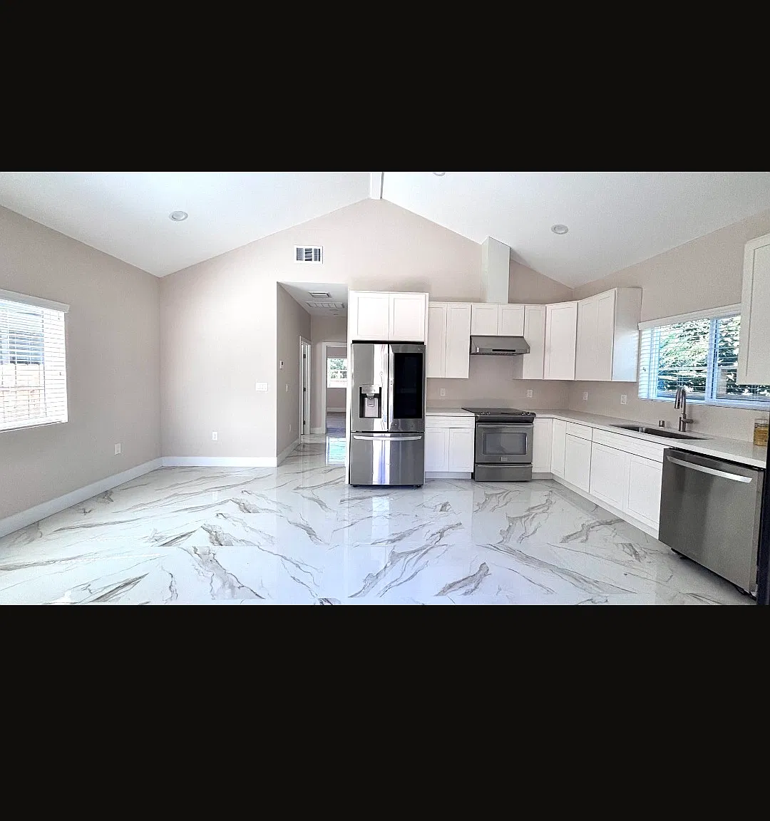 10411 Calle Independencia — Photo 1