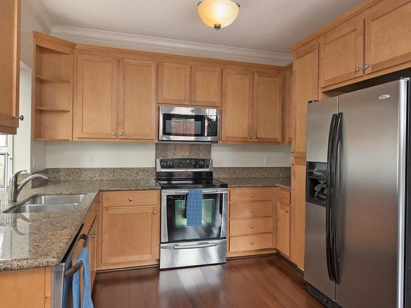 4th image of 2968 Moorpark Ave APT 15