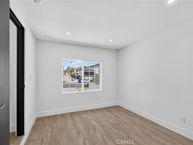 1223 W 23rd St — Photo 14