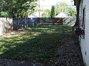 2nd image of 1824 Poplar St