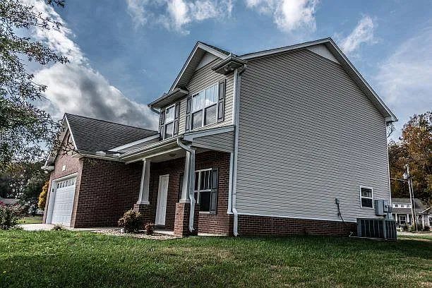 3 bed, 2.5 bath, 1760 sqft, $2,025 — Photo 3
