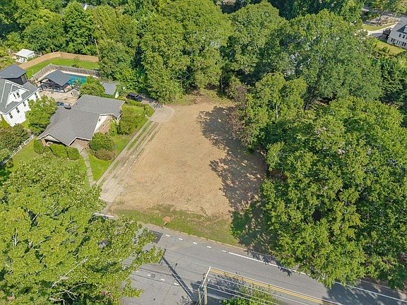 4th image of 300 W Faris Rd