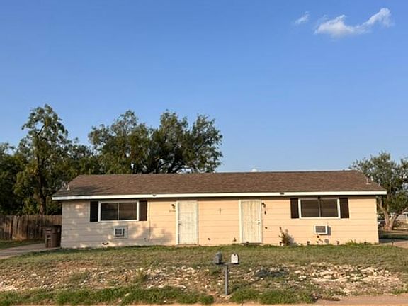 2nd image of 2502 Pecan St