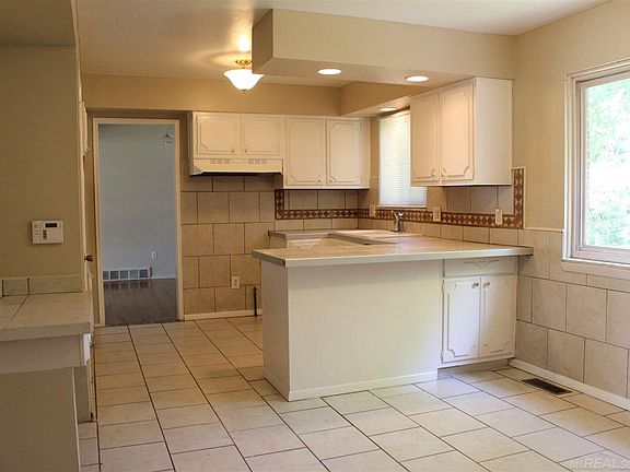 2nd image of 27330 Arlington Dr