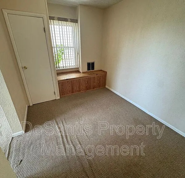 215 Spencer Ave #UPPER — Photo 8