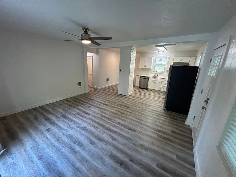 3112 W South Loop Ave — Photo 9